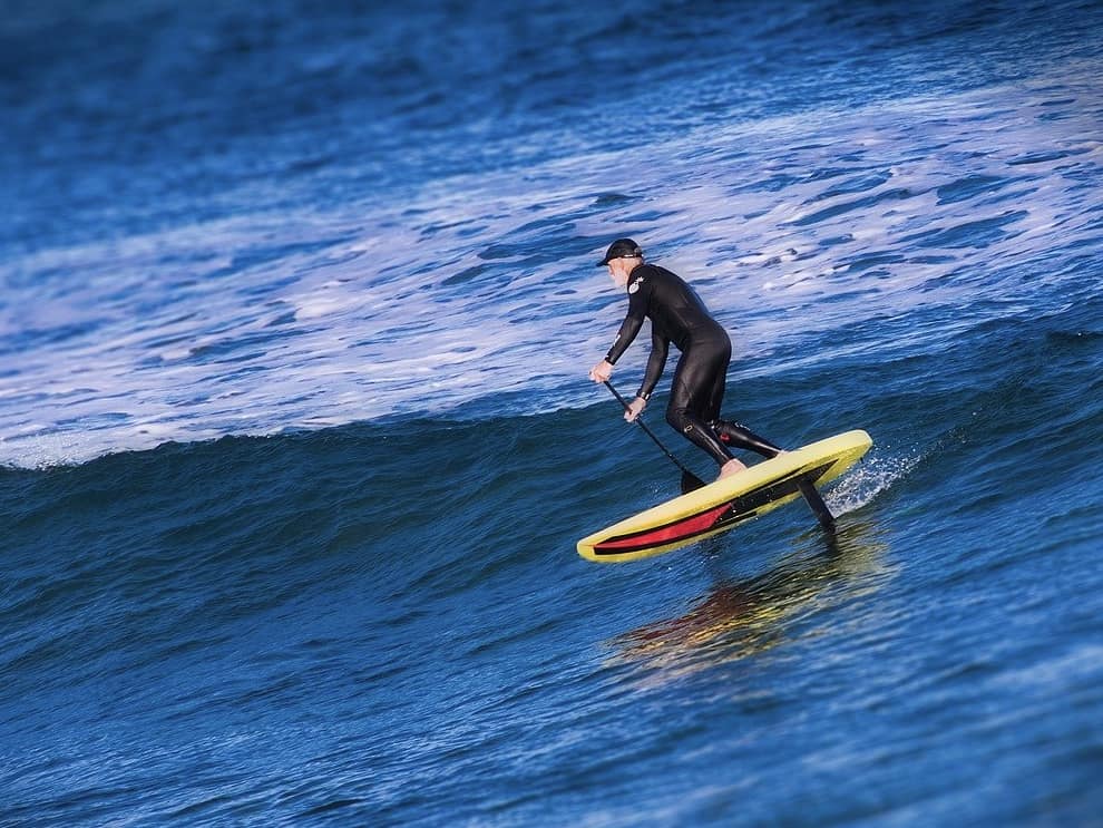 How does an electric surfboard work?