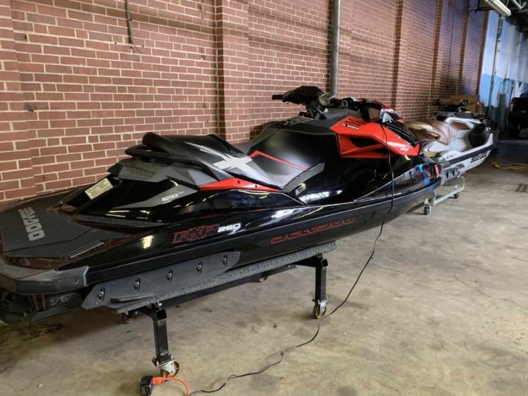 How to Get Scratches out of Jet Skis