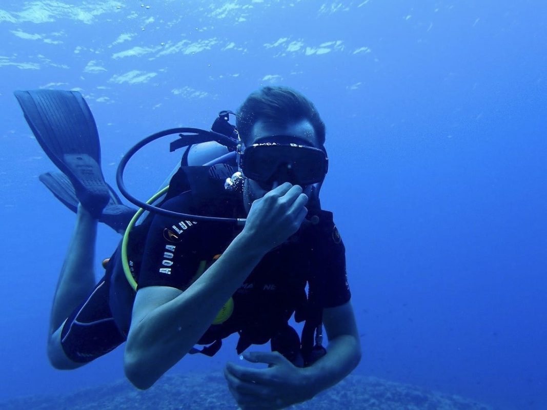 Can Scuba Divers Have Beards and Facial Hair?